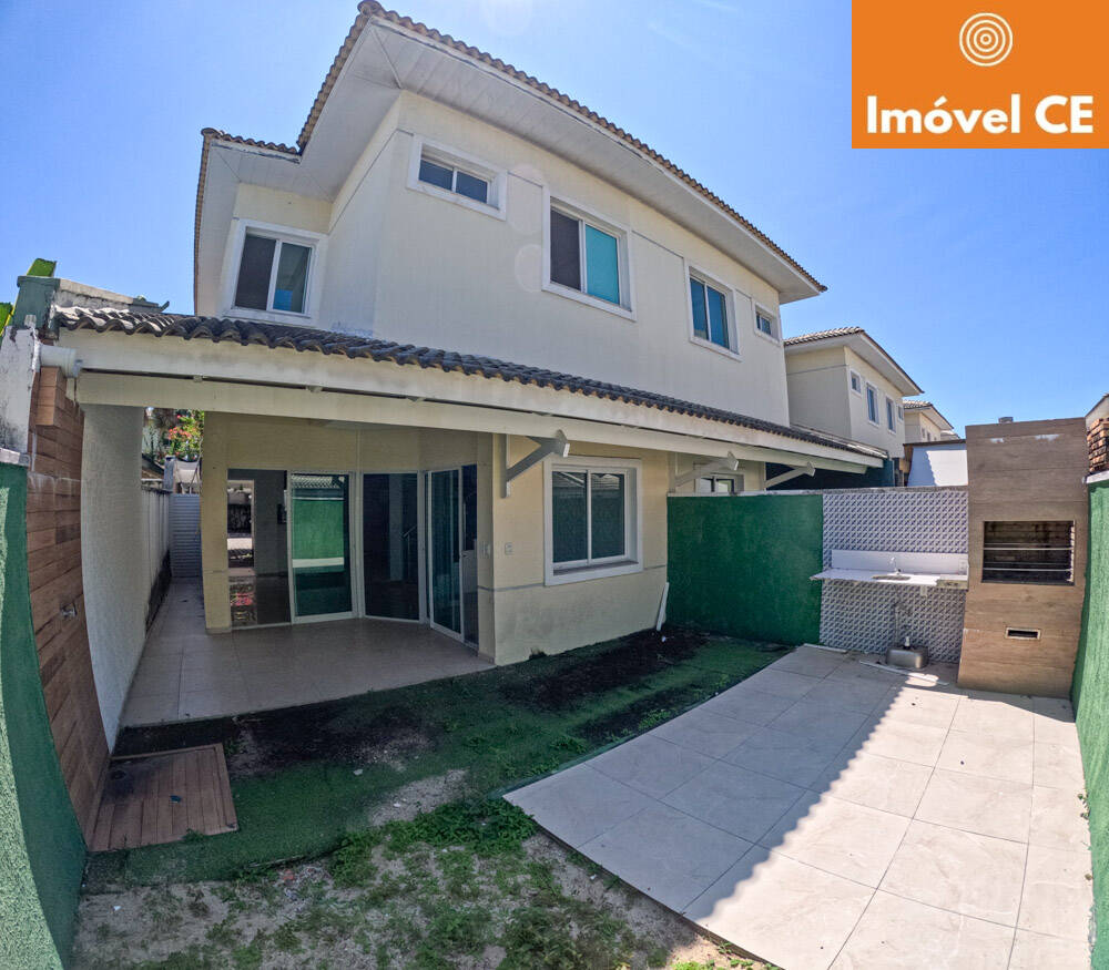Casa à venda com 3 quartos, 117m² - Foto 1
