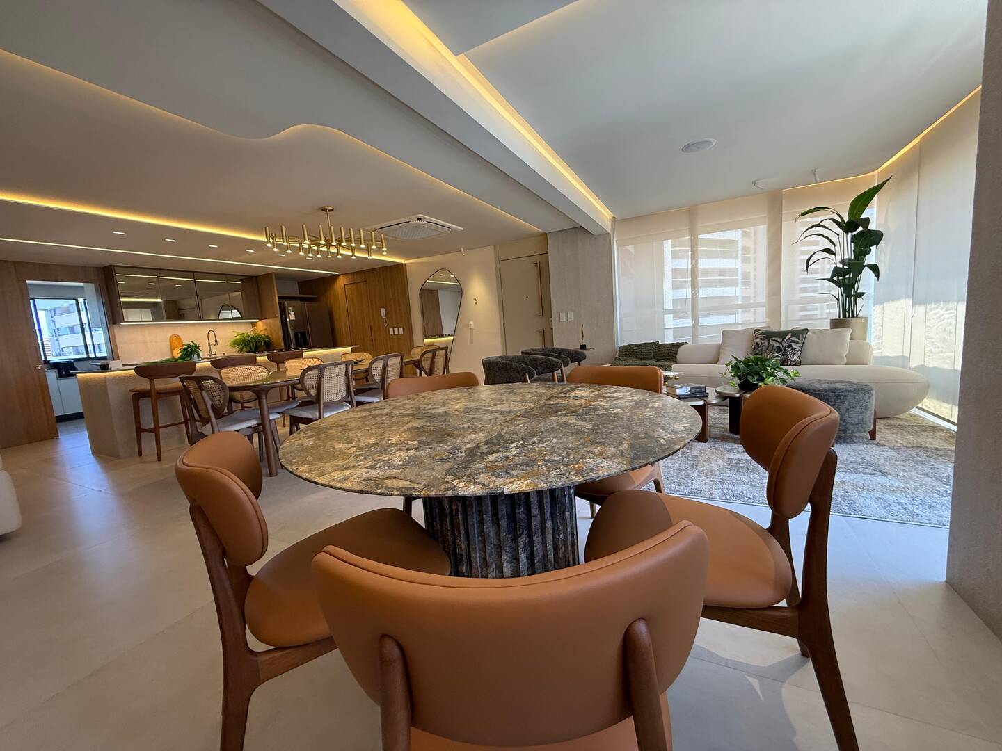 Apartamento à venda com 4 quartos, 186m² - Foto 1