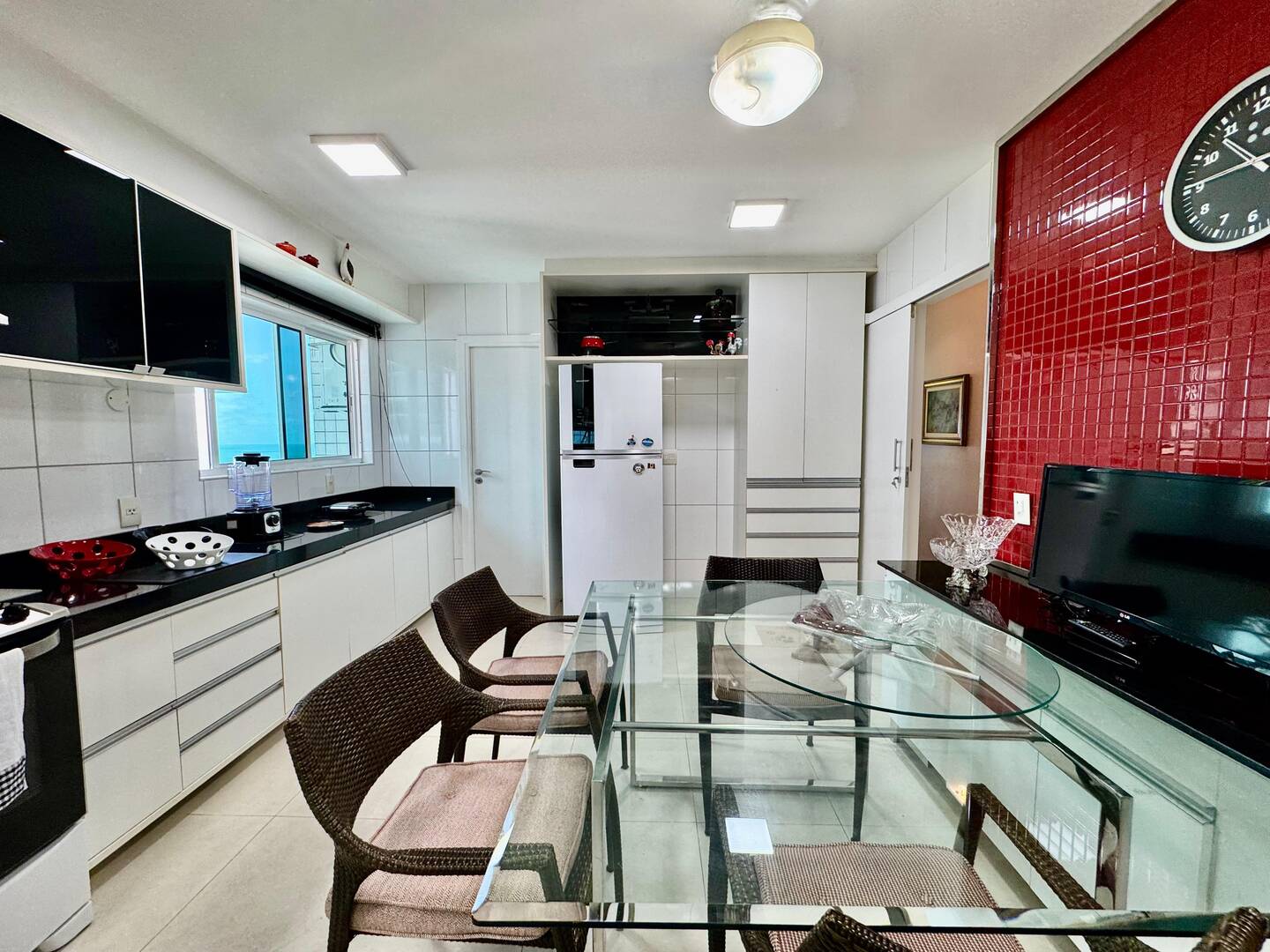 Apartamento à venda com 4 quartos, 328m² - Foto 2
