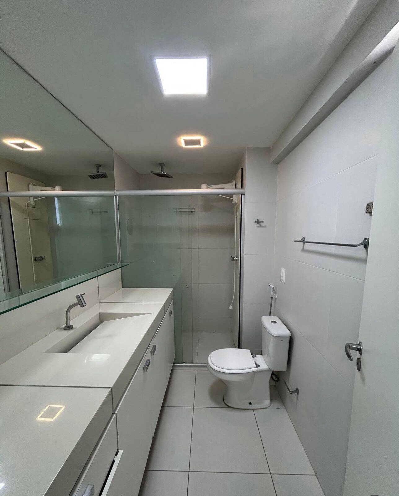 Apartamento à venda com 4 quartos, 218m² - Foto 2