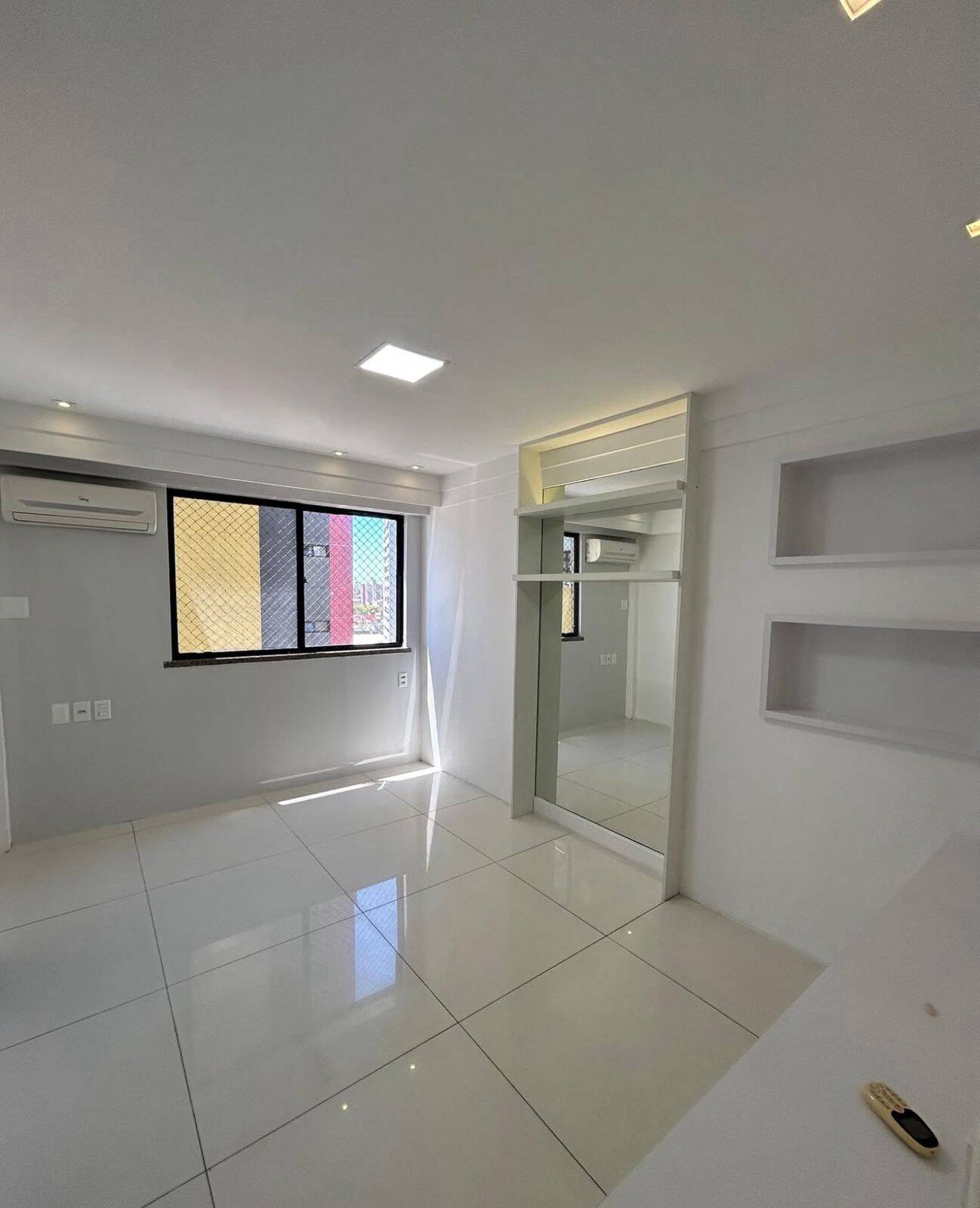 Apartamento à venda com 4 quartos, 218m² - Foto 8
