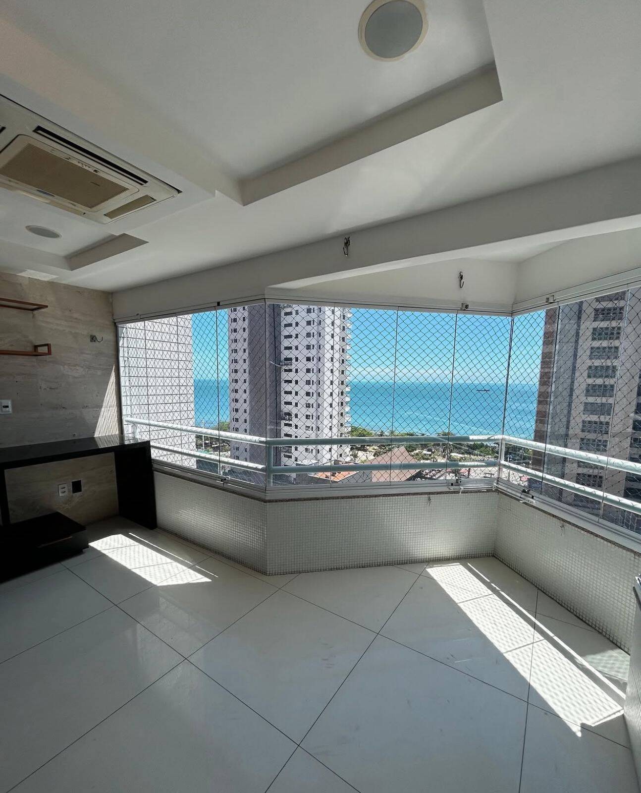 Apartamento à venda com 4 quartos, 218m² - Foto 1