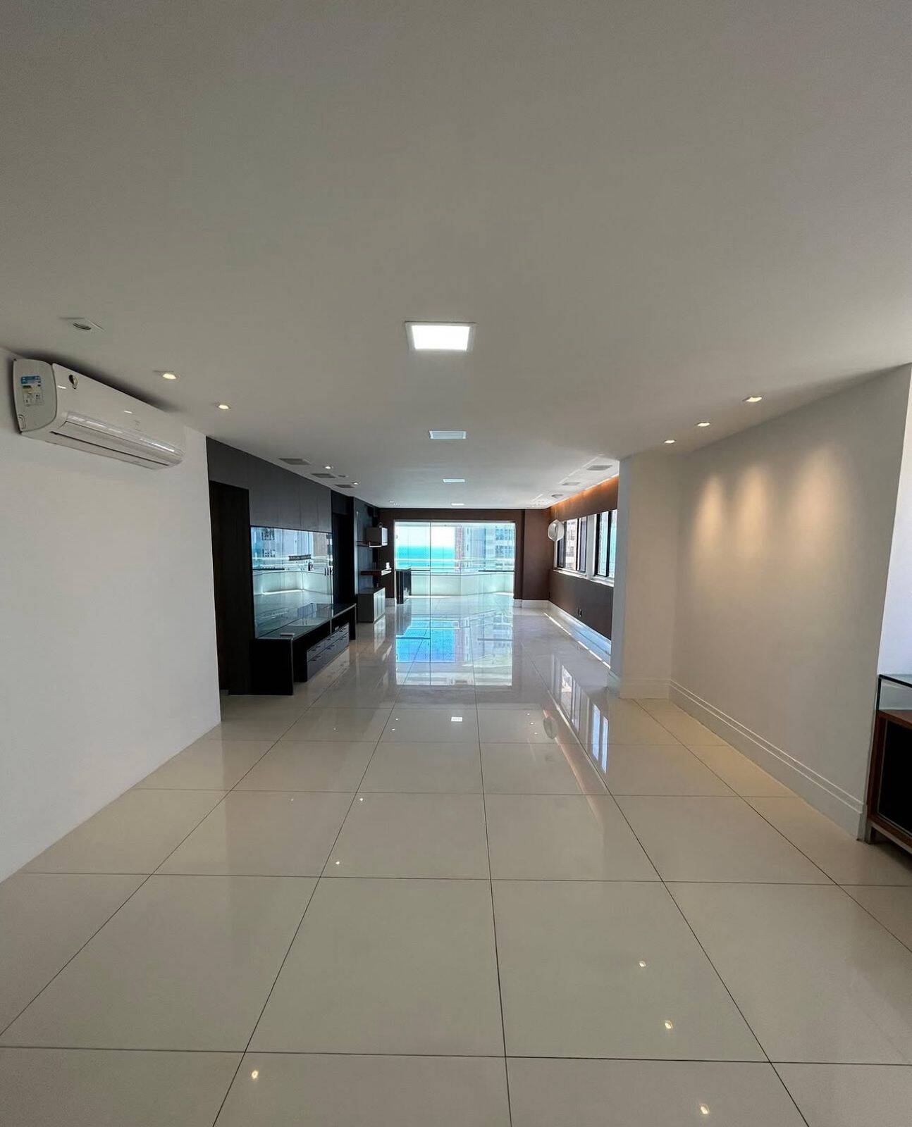 Apartamento à venda com 4 quartos, 218m² - Foto 9