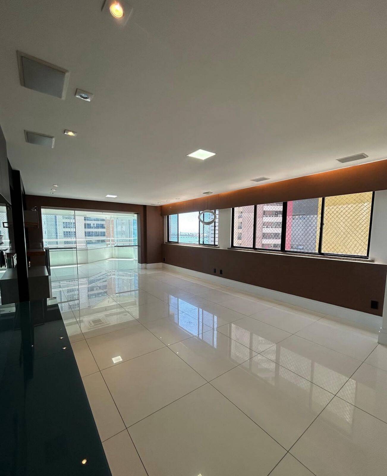 Apartamento à venda com 4 quartos, 218m² - Foto 10