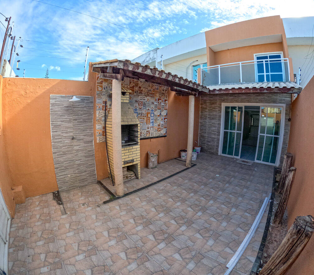 Casa à venda com 4 quartos, 90m² - Foto 1