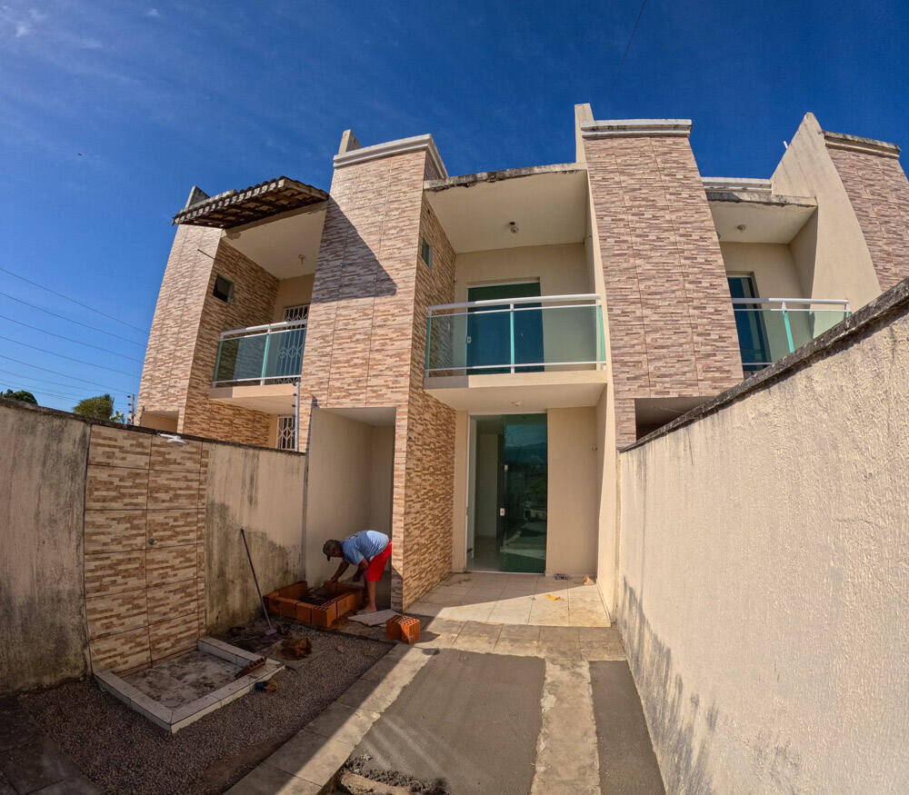 Casa à venda com 3 quartos, 97m² - Foto 1